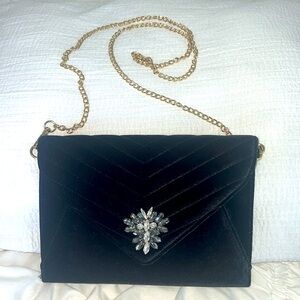 Gorgeous formal rhinestone clutch with optional gold shoulder chain! Like new!